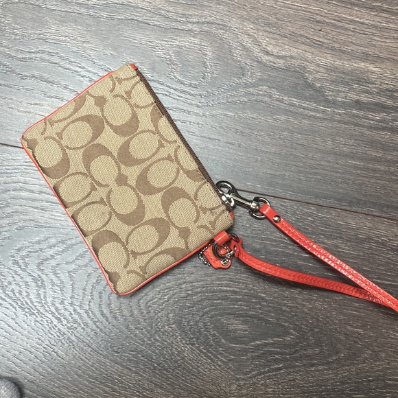 COACH Wristlet NWOT - Picture 3 of 4